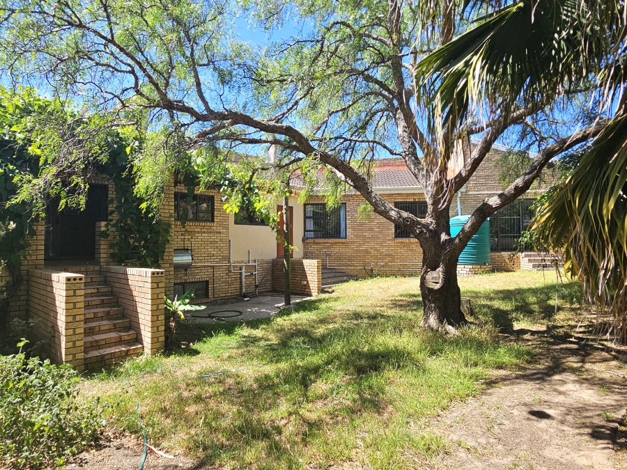 6 Bedroom Property for Sale in Wavecrest Eastern Cape